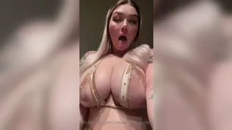snowinnhouston  onlyfans Gorgeous hottie shows off beautiful boobs