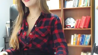 aprilkepner  Fucks her pussy with her fingers