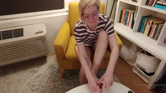 Pearl Sinclair  onlyfans  Kinky whore plays with a rubber dick