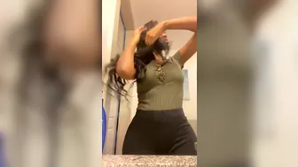 baddgyaldutch  onlyfans Babe in socks fucks both holes