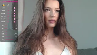 isia_slay naked & show body