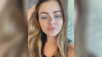 sophiedeevip onlyfans Naughty female caresses shaved cunt