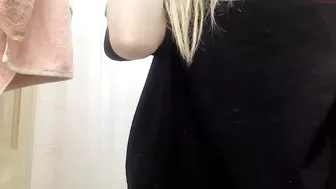 littlekushkitty  Rubs Pussycat to Orgasm