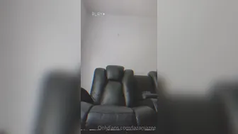 lazaniazee onlyfans  jerking shmonku on the background of New York