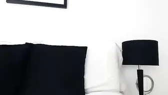 xmirrabbellax  Fucks Her Shaved Pussy in CB