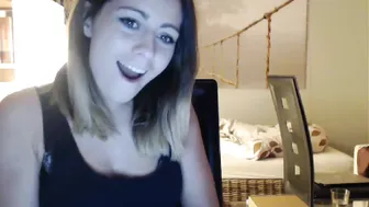 kimilee22  orgasm during raunchy webcam