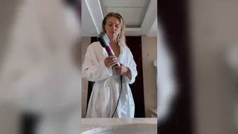 Sophmoreschoolgirl aka sophmoresluut onlyfans seductive pussy shoves balls in the anus