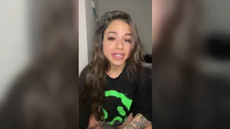 Bella aka bansheebel onlyfans cute chicks lick cunt in pose