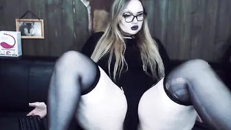 salmaroth  Masturbating With Hairbrushes