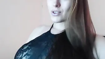 tabby  Turns her ass in front of the camera