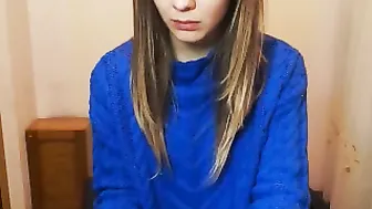 ohmykiss  masturbates herself in her room