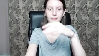 cutie  fuck her ego close to hairbrush