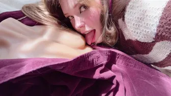 Belle Delphine naked ass & dildo fucking