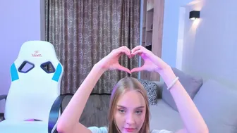 lolliis 16-August-2023 playing with fingers in wet places