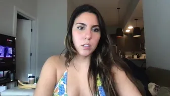 [chaturbate] rachelmerq caresses the clitoris