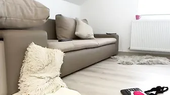 cutebabybee  fingering herself and cummimg