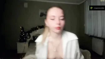 ALISACANDYY makes boobs slip