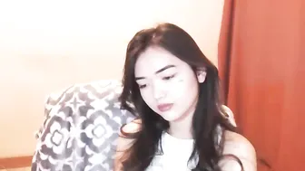 asirachong  She like spread her legs wide