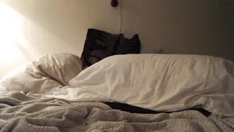 magiczoeb  Put her finger in her pussy