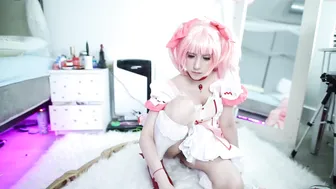 lana_rain  rought herself to orgasm in free chat